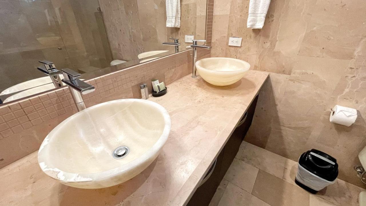 Pacific Suites Boutique Hotel And Bistro 자코 외부 사진