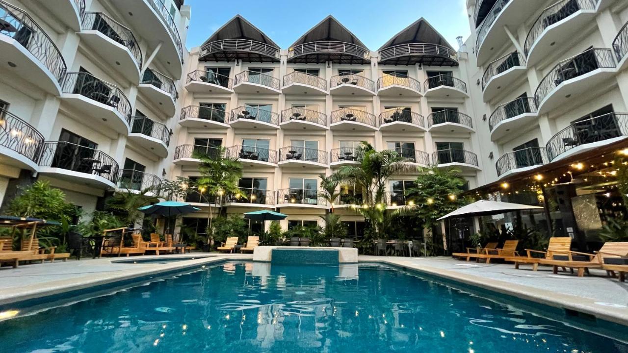 Pacific Suites Boutique Hotel And Bistro 자코 외부 사진