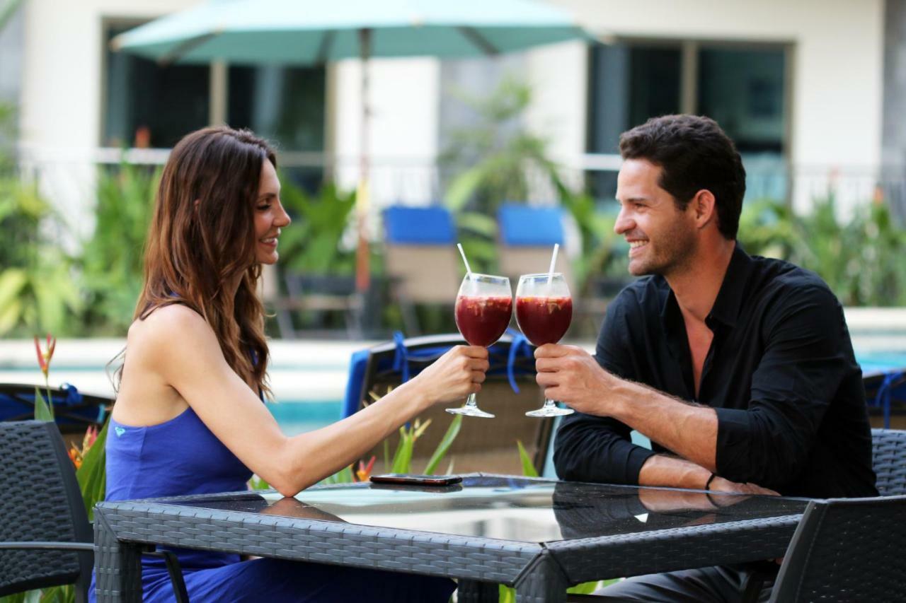 Pacific Suites Boutique Hotel And Bistro 자코 외부 사진