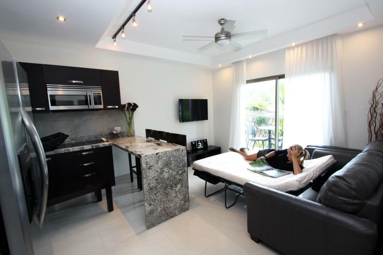 Pacific Suites Boutique Hotel And Bistro 자코 외부 사진